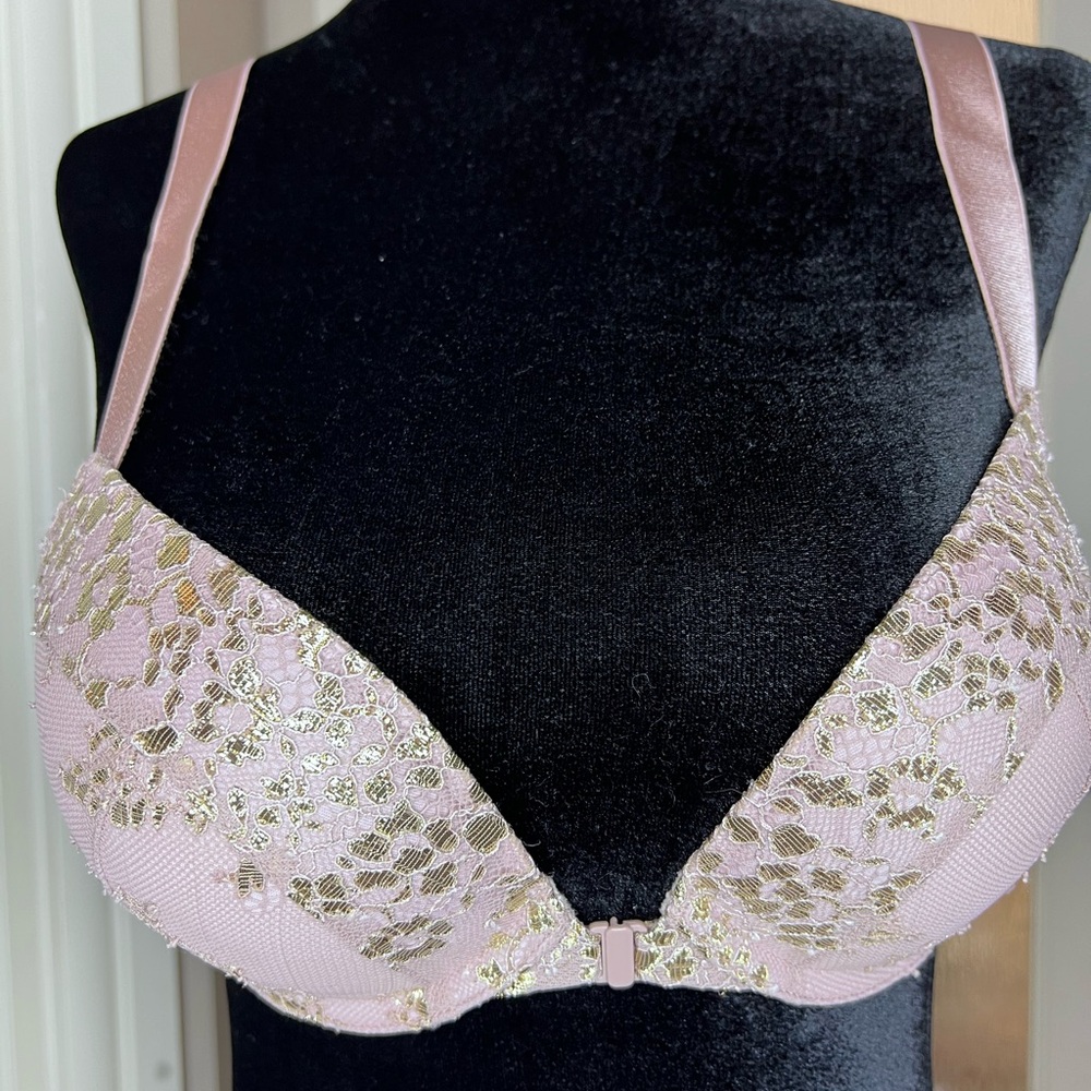 Victoria’s Secret Very Sexy Push-Up Bra in Beige with pink undertones, lacy, 34B